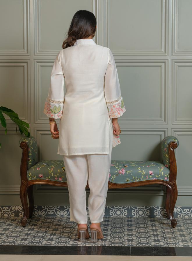 دي دبليو طقم منسق من تونيك بياقة قميص ومطرز مع بنطال للنساء - Image 4